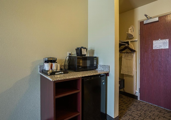 Cobblestone Inn & Suites - Altamont Main image